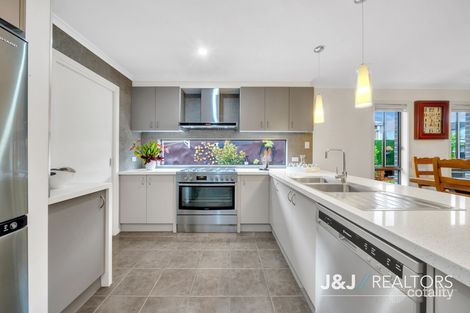 Property photo of 8 Sutton Rise Cranbourne North VIC 3977