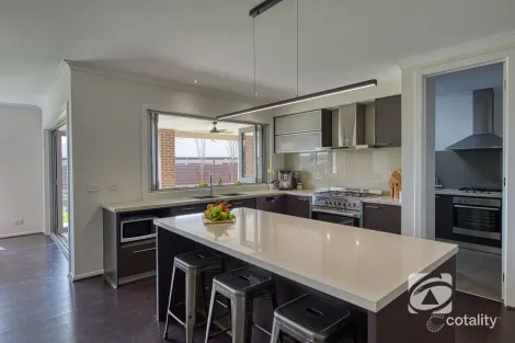 Property photo of 16 Haynes Close Bunyip VIC 3815