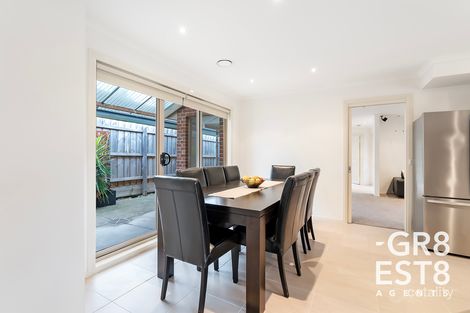 Property photo of 10 Shand Court Berwick VIC 3806