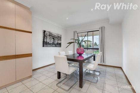Property photo of 40 McLaughlin Crescent Mill Park VIC 3082