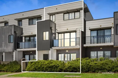 2/55 Woodberry Ave, Coombs, ACT 2611