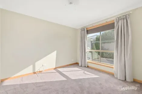 Property photo of 10 Maiden Place Newnham TAS 7248