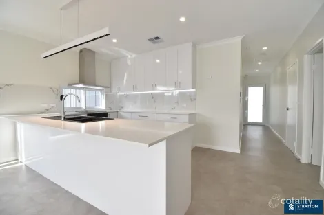 23 Blushing App, Treeby, WA 6164