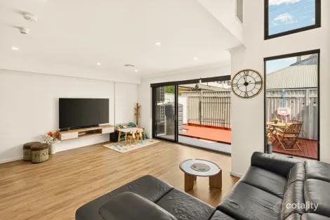4/10 BANDO RD, GIRRAWEEN, NSW 2145
