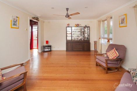 Property photo of 19 Castlecrag Close Endeavour Hills VIC 3802
