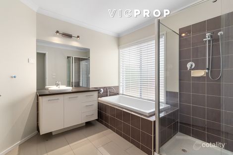 Property photo of 5 Strathdon Place Point Cook VIC 3030