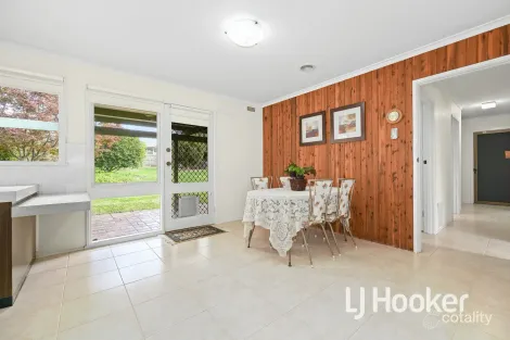 Property photo of 10 Barker Road Garfield VIC 3814