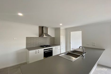 Property photo of 4 Alice Avenue Mickleham VIC 3064
