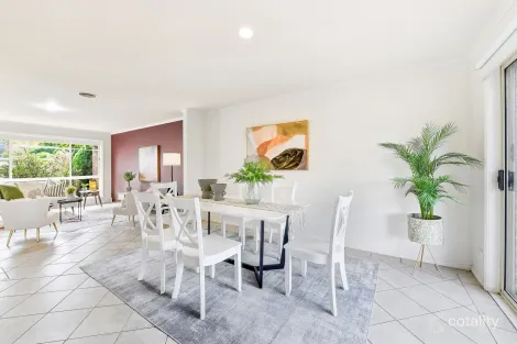 Property photo of 16/8 Monteith Crescent Endeavour Hills VIC 3802