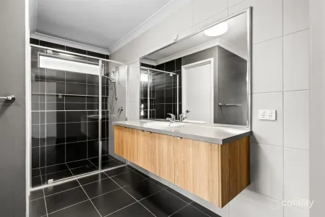 Property photo of 105 Chestnut Drive Pine Mountain QLD 4306