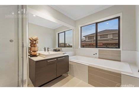 Property photo of 19 Canal Way Craigieburn VIC 3064