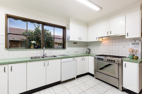 Property photo of 2 Larool Close Doncaster East VIC 3109