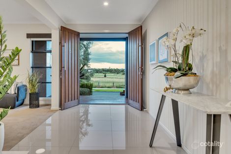 Property photo of 61 Clopton Rise Craigieburn VIC 3064