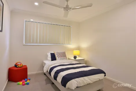Property photo of 27/1 Emerald Place Bridgeman Downs QLD 4035