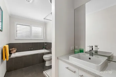 Property photo of 12 Alyxia Court Torquay VIC 3228