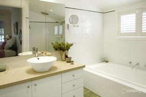 Property photo of 17 Faversham Road Canterbury VIC 3126