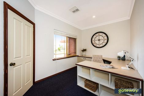 Property photo of 11 Turtle Point Cove Jandakot WA 6164