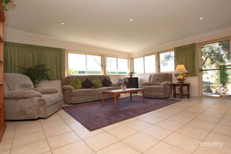 Property photo of 32 Fingleton Crescent Gordon ACT 2906