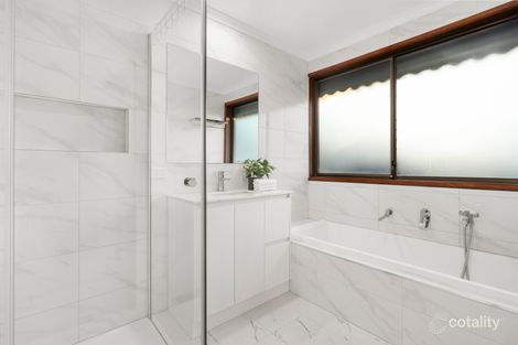 Property photo of 5 Savanna Drive Mooroolbark VIC 3138