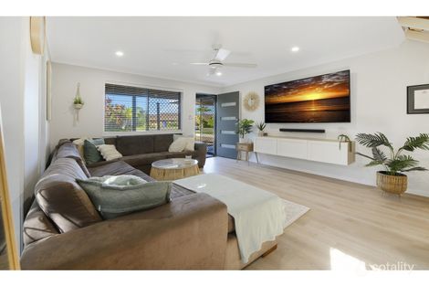 Property photo of 2/7 Vona Place Labrador QLD 4215