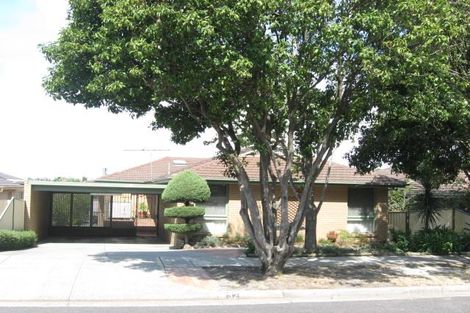 Property photo of 32 Caravelle Crescent Strathmore Heights VIC 3041