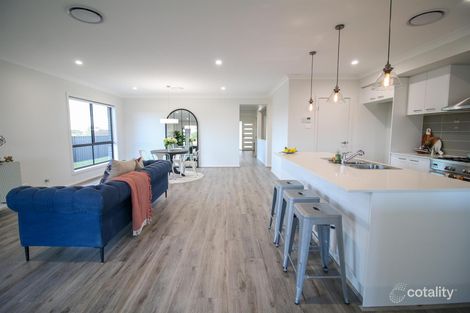 Property photo of 68 Benjamin Circuit Hunterview NSW 2330