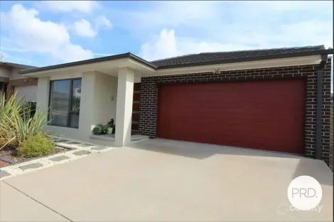 4 Edna Thompson Cres, Casey, ACT 2913