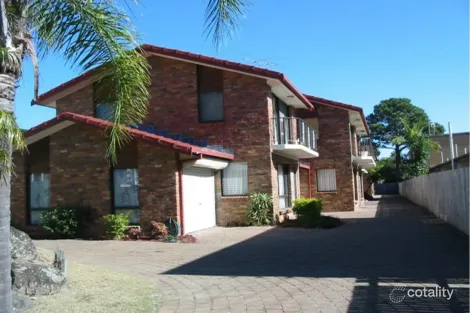 2/148 Frank St, Labrador, QLD 4215