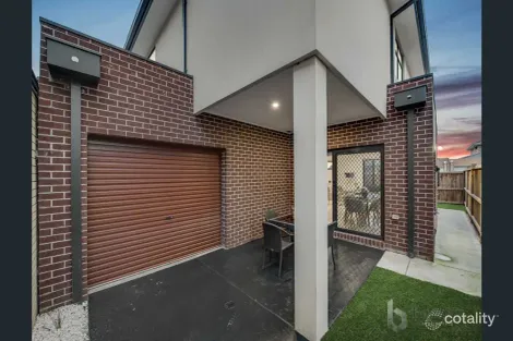 Property photo of 32 Nebula Crescent Mickleham VIC 3064
