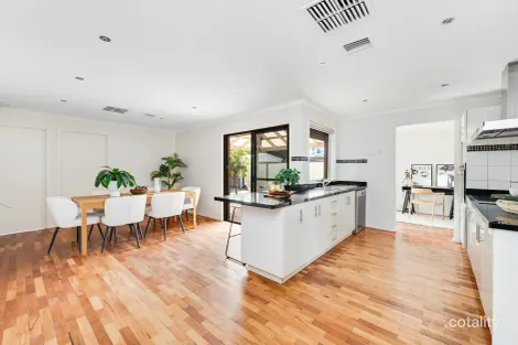 Property photo of 4 Bronsdon Court Mill Park VIC 3082