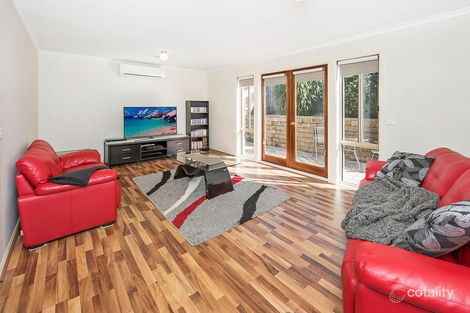 Property photo of 17 Tennyson Circuit Mill Park VIC 3082