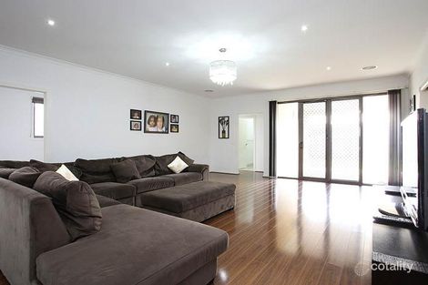 Property photo of 3 Damper Way Lynbrook VIC 3975