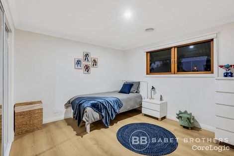 Property photo of 4 St Ives Drive Narre Warren South VIC 3805