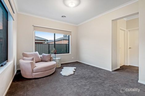 Property photo of 31 Banjolina Circuit Craigieburn VIC 3064