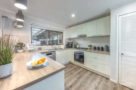 Property photo of 5 Medinah Close Sunbury VIC 3429