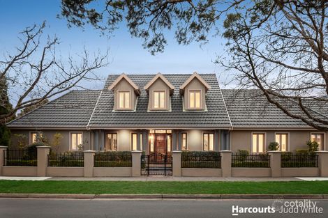 Property photo of 10 Floreat Court Glen Waverley VIC 3150
