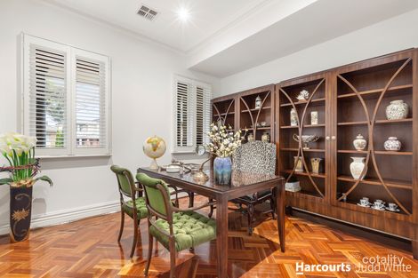 Property photo of 10 Floreat Court Glen Waverley VIC 3150