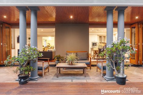Property photo of 10 Floreat Court Glen Waverley VIC 3150
