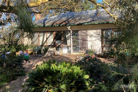 570 Nambrok Hall Rd, Nambrok, VIC 3847