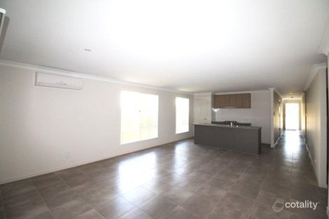 Property photo of 8 Milbrook Crescent Pimpama QLD 4209