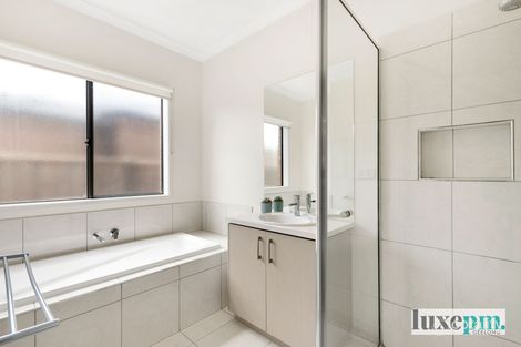 Property photo of 8 Eaton Road Mount Duneed VIC 3217