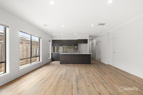 Property photo of 32 Carmen Road Point Cook VIC 3030
