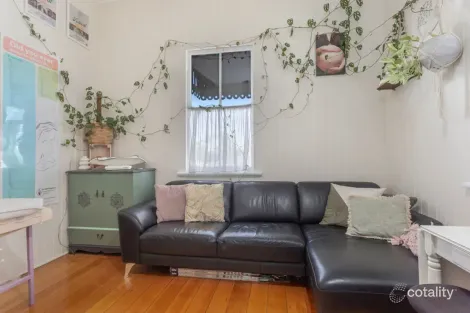 Property photo of 5 Lobley Street Ipswich QLD 4305