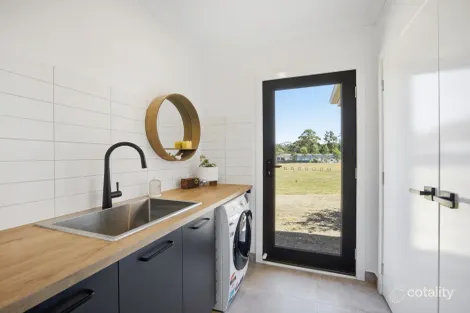 Property photo of 18 Windsor Court Buxton VIC 3711