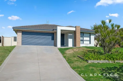 Property photo of 32 Mileham Circuit Rutherford NSW 2320