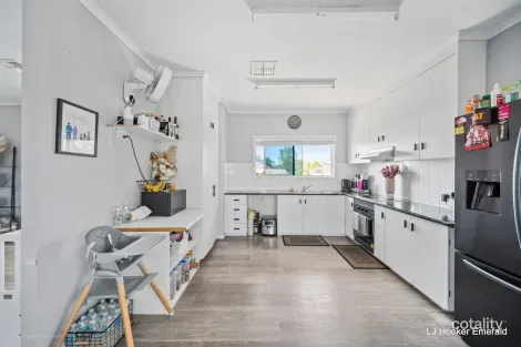 Property photo of 33 Park Avenue Emerald QLD 4720