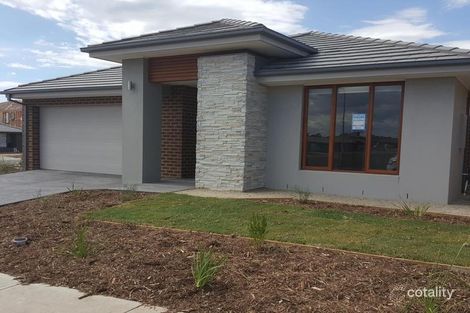 Property photo of 14 Benedore Way Cranbourne North VIC 3977