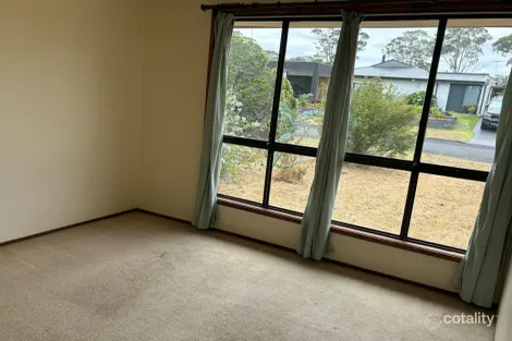 Property photo of 10 Radcliffe Street Ingleburn NSW 2565