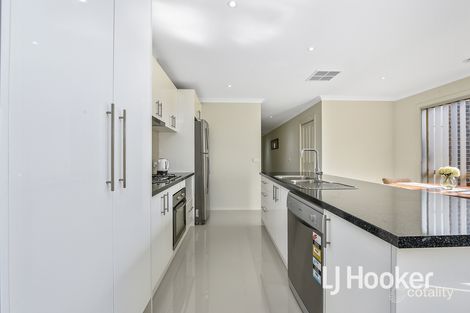Property photo of 2/64 Ahern Road Pakenham VIC 3810