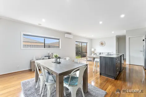 Property photo of 11 Gillespie Drive Weir Views VIC 3338